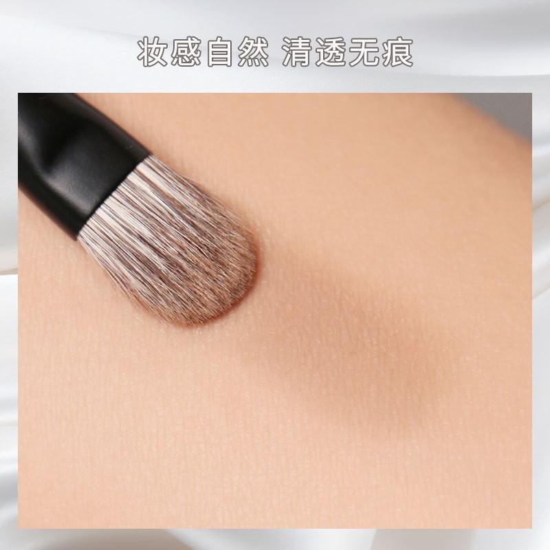 Medium Eyeshadow Brush Sandalwood T08 Soft Animal Hair Portable Beginners Makeup Tool