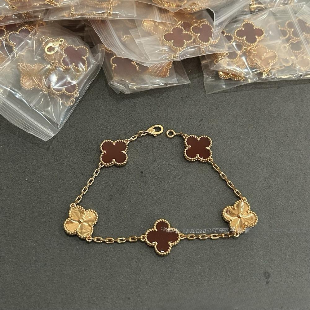 Hochwertiger roter Chalcedon Laser vierblättriges Kleeblatt fünfblütiges Armband 18K Roségold leichter Luxusschmuck Geschenk für Freundin