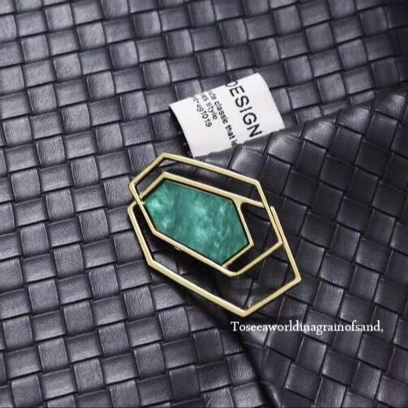 

Retro Asymmetrical Geometric Fashionable Brooch Fashion Big Brand s Same Style Metal Simplicity Pin Suit Coat Sweater Accessories Emerald([High-End Boxed])