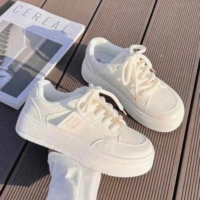 Nuove Scarpe Basse in Pelle da Donna 2024 Moda Autunnale Traspiranti Vulcanizzate Bianche Sportive Stringate con Suola Spessa Scarpe Casual da Donna