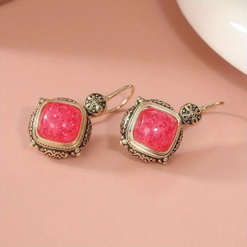Vintage Women's Golden Color Square Inlaid Pink Red Stones Earrings Metal Carving Pattern Dangle Dangle Earrings Jewelry