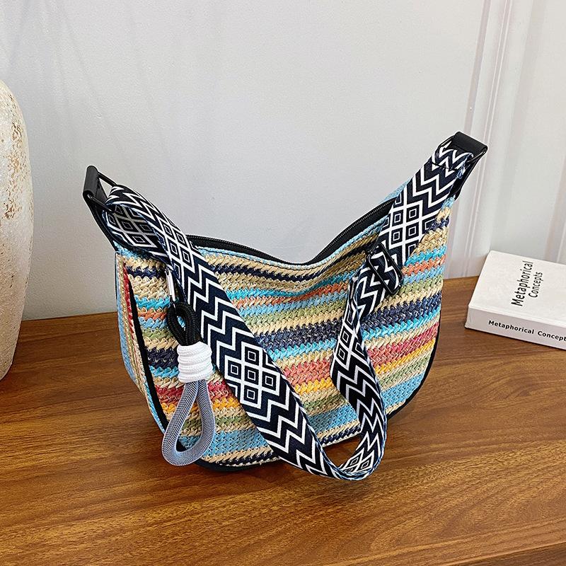 Straw bag women's large-capacity new summer niche design woven messenger bag dumpling bag seaside beach bag