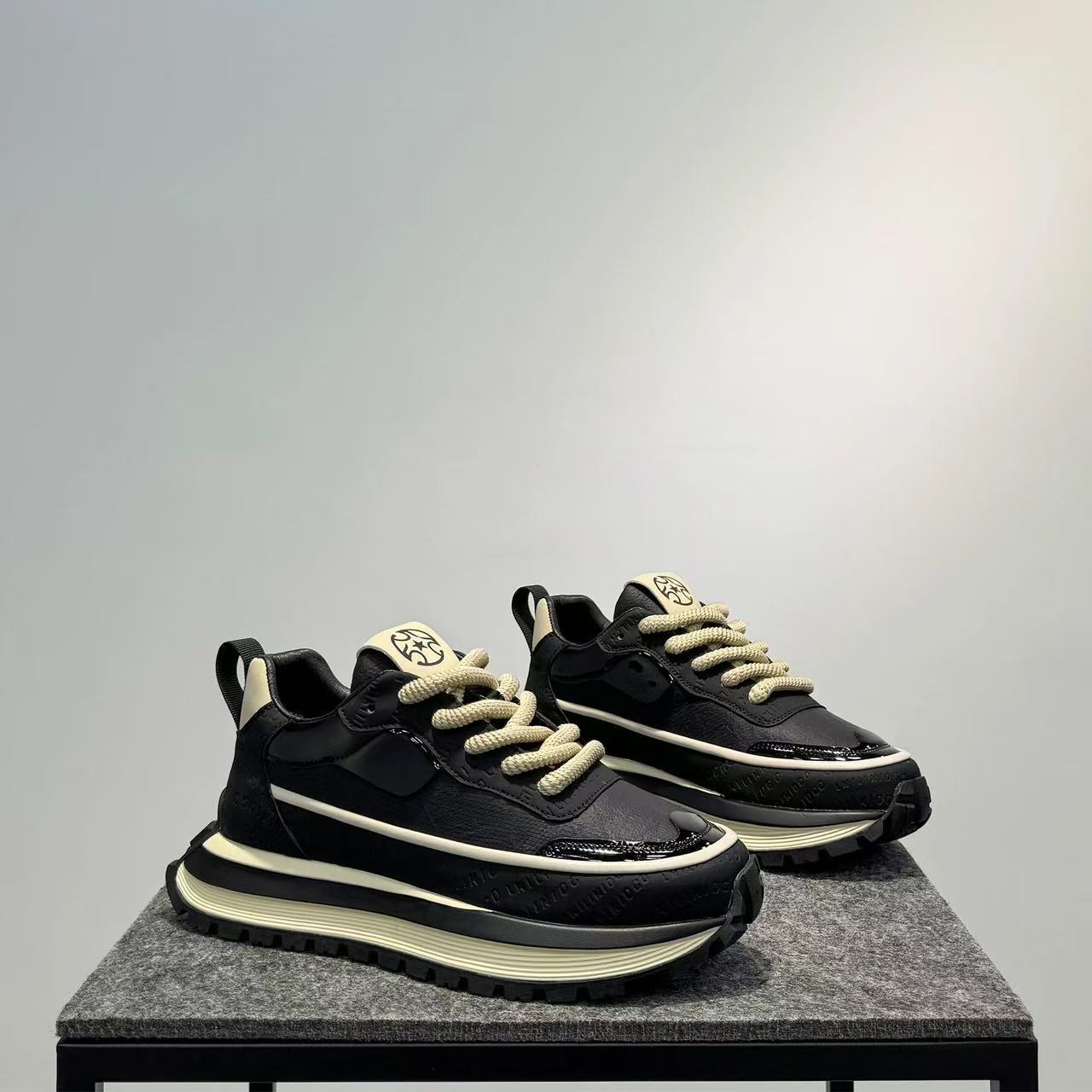 

Интернет-знаменитости, популярная мужская обувь 2024 года, зимняя новая мода, повседневная, универсальная, высококачественная, модная обувь для пап, мужская обувь для увеличения роста 39 чёрный