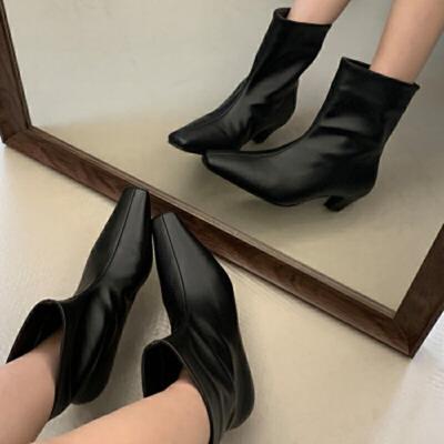 Kurzstiefel Herbst und Winter neu vielseitig Nische Temperament eckige Spitze Pendeln einfarbige Stiefel Damen Katze und dünne Stiefel