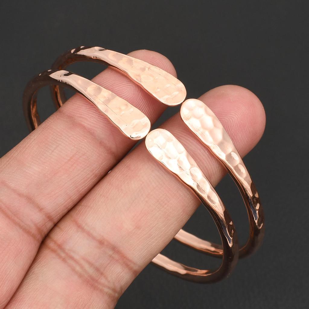 2 ks nastavitelných tepaných kovových manžetových náramků Stylové minimalistické stohovatelné náramky Výrazný šperk Dárek