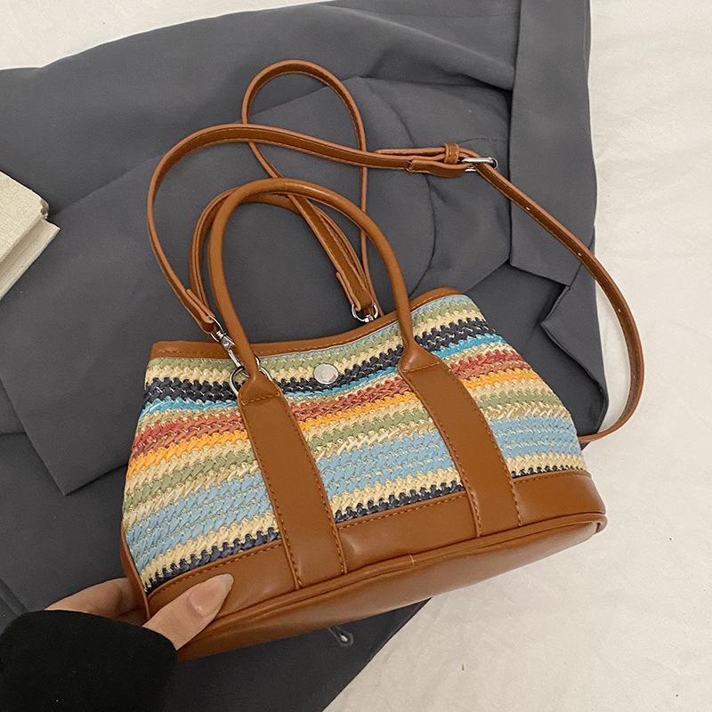 

Spring and summer new Korean fashion rainbow straw hand-held bucket bag foreign style commuting leisure high sense messenger bag women
