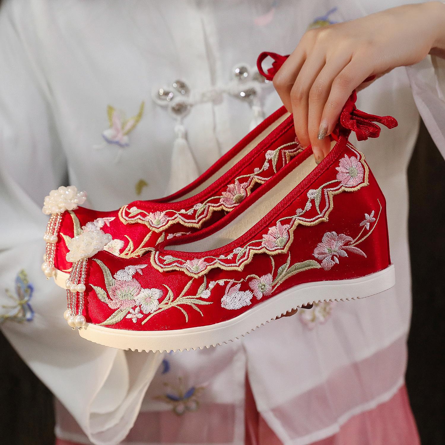 

Вышитые туфли Ханьфу с внутренней частью в древнем стиле Ханьфу, увеличивающие рост на 6 см 39