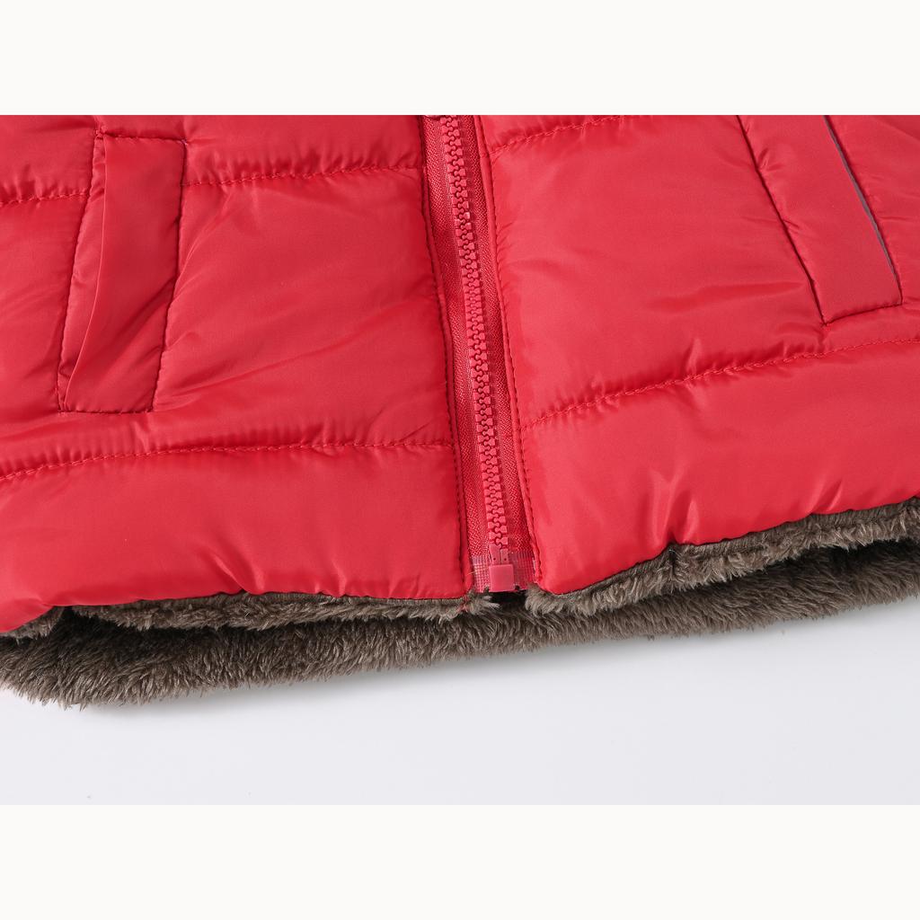 Chlapci a dívky v malých dětských jednobarevných uších, módní oboustranné kapsy, krátká bavlněná bunda, dětská bunda