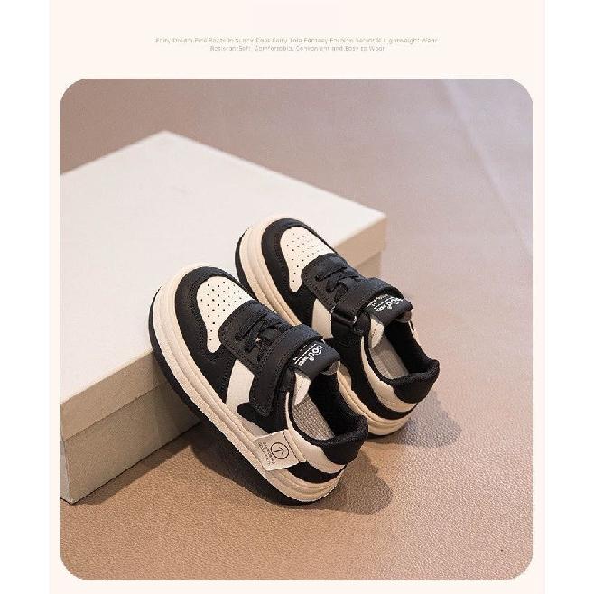 Spring and Autumn New Girls' Sneakers, Lightweight Running Shoes for Older Children, Boys' Soft Sole Sports Shoes, Trendy White Shoes