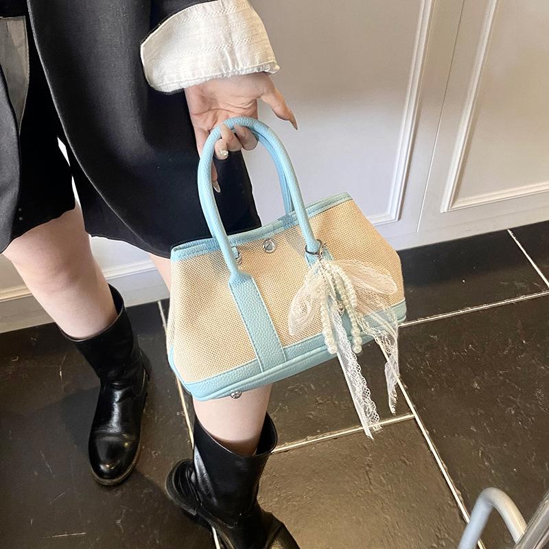 

Large capacity messenger bag women s 2025 new fashion niche design shoulder handbag Korean version casual bucket bag