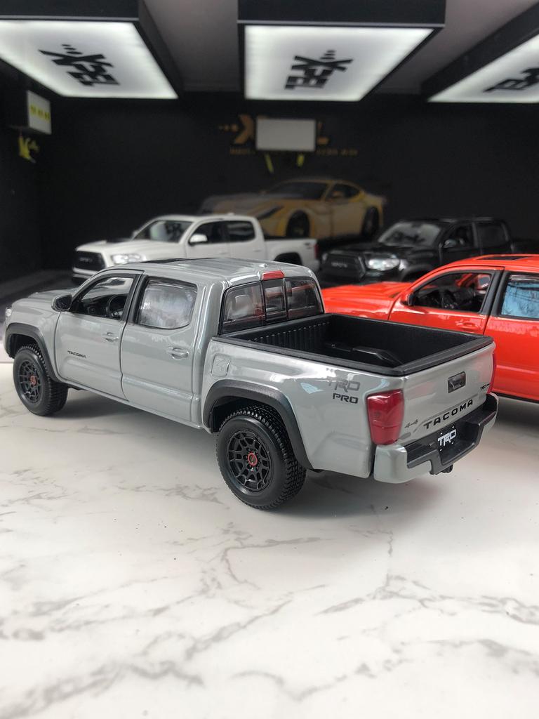 DTEZTU1 Maisto 1:27 Toyota Tacoma TRD Pro 2023 Car Model, Zinc Alloy Metal Decoration, Collectible Gift Car