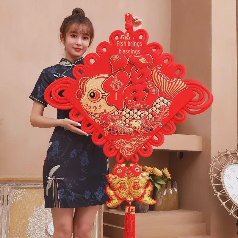 Luxusní přívěsek čínského uzlu se zlatou rybkou pro novoroční požehnání a dekoraci při kolaudaci