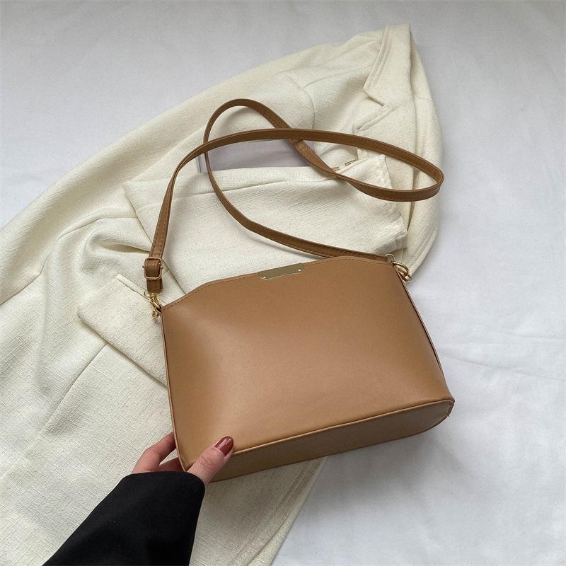 Retro simple small bag women 2025 new trendy women fashion large capacity shoulder crossbody bucket shell bag