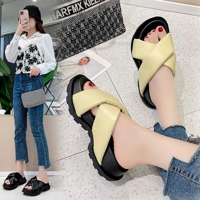 Mode Nouvelles pantoufles été pour femmes croisées avec design à semelles épaisses sandales de plage mode sandales d'extérieur chaussures romaines