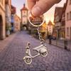 Klíčenka na skútr Slitina Kouzlo na skútr s kroužkem na klíče Retro Kouzlo na tašku se skútrem Stylová Klíčenka Dárek pro Muže Ženy