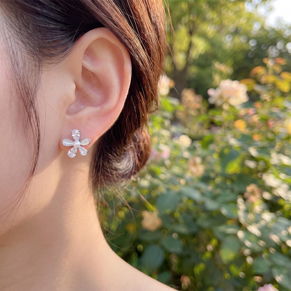 High-Quality Pearl Earrings: Copper Plated Gold, Japanese-Korean Fashion, Silver Needle, Luxury Versatile Flower Ear Studs