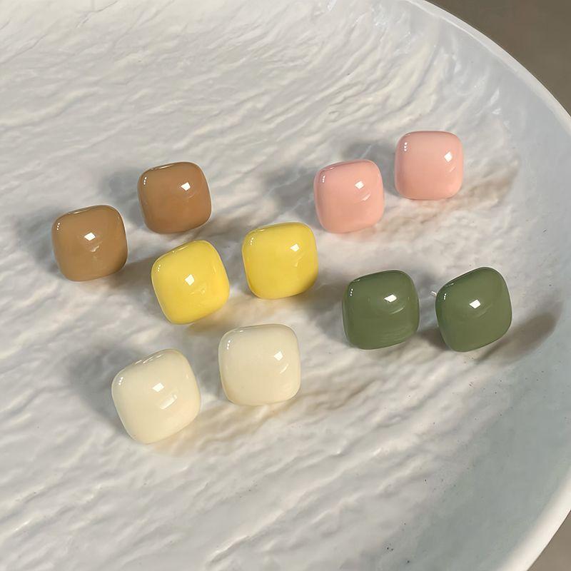 

Milk Sweet Cool Best Selling Small Sugar Cube Minimalist Fresh and Unique Fancy Design Western Style All-Match Ear Studs Earrings Female 5 pairs (one pair each)(Silver needle)