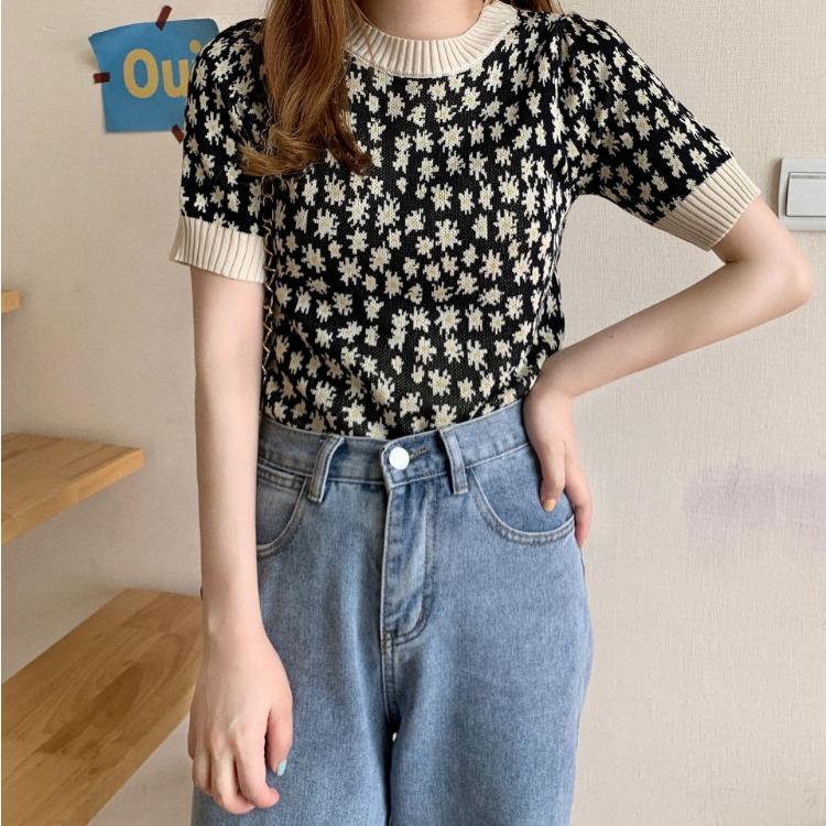 

Retro Temperament Bubble Sleeve Daisy Floral Short-sleeved Knit Sweater Tops Female Casual Summer Essential Comfort and Style Slim Fit Pullovers Tees One Size чорний