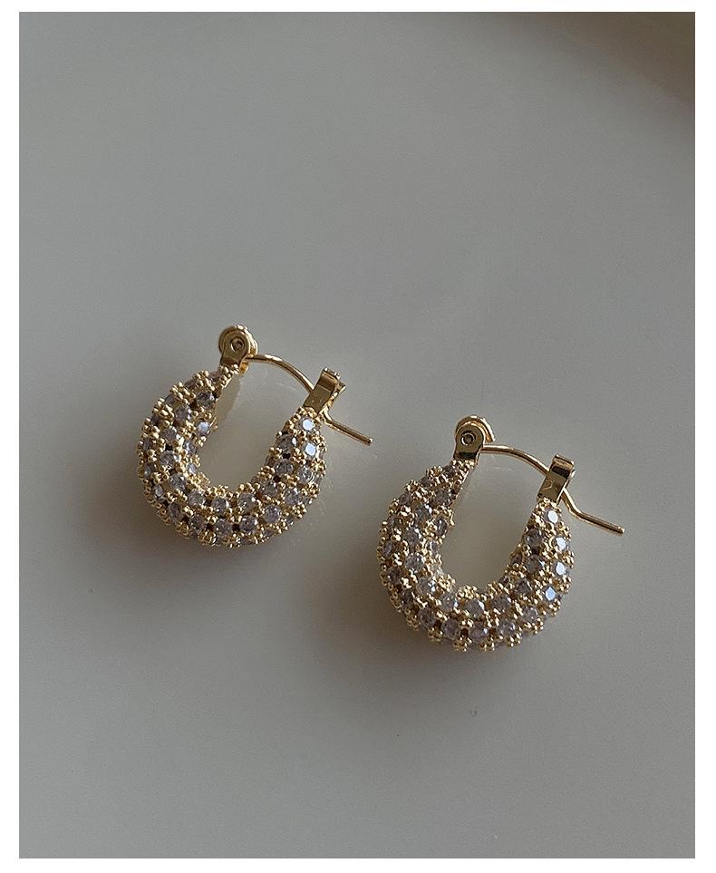 Позолоченный циркониевый ушной кафф в форме буквы U: Стильные, универсальные и элегантные серьги высокого класса