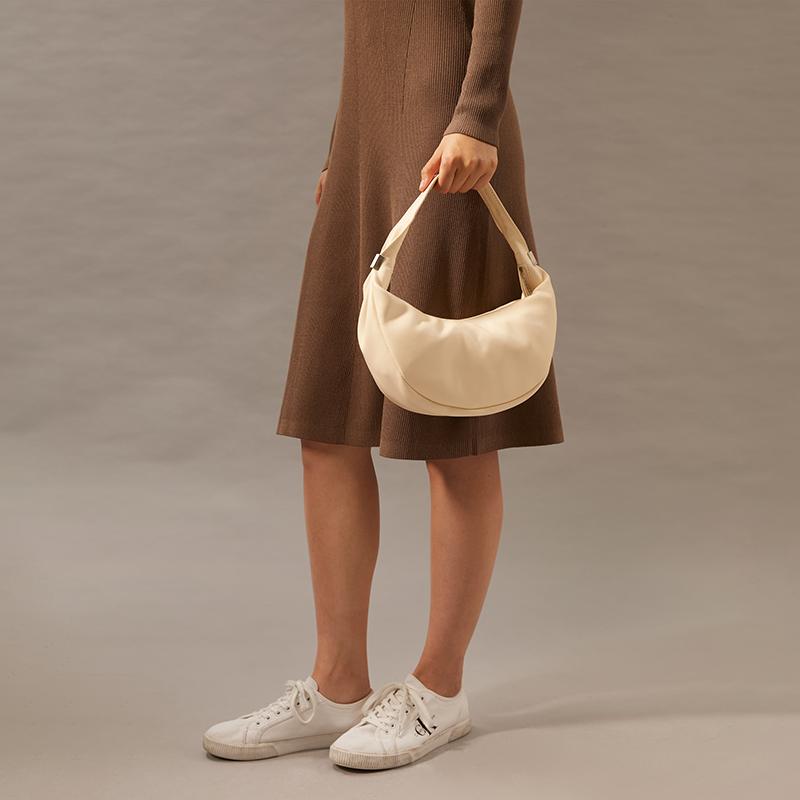 Calvin Klein Minimalist Commuter Pleated Zipper Underarm Bag Crescent Bag Women Shoulder Bag Vanilla-White 4F3010G-QER