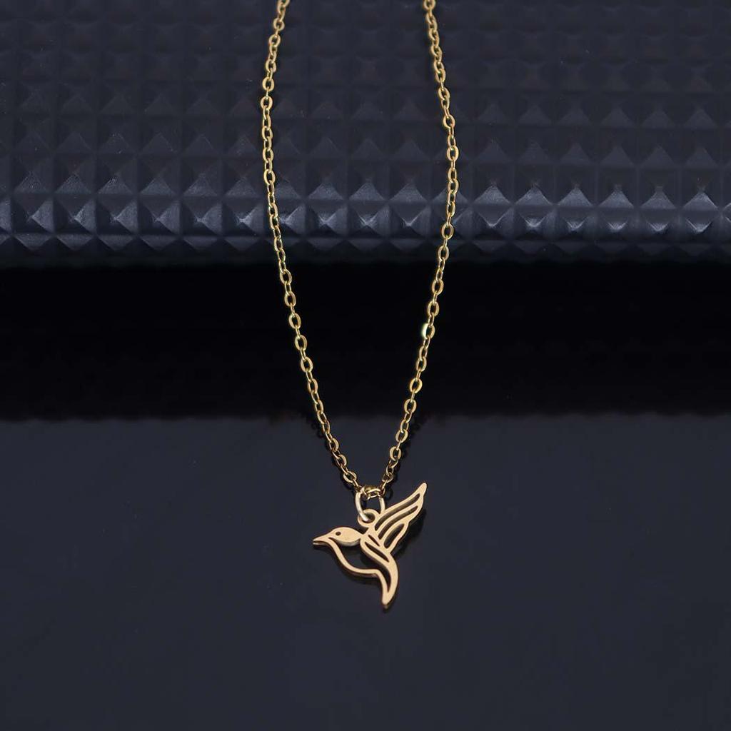 Chic Stainless Steel Hummingbird Pendant Necklace - Stylish, Simple, Versatile Chain for Women