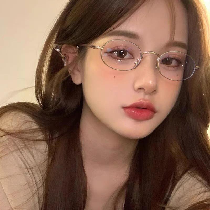 Small Oval Myopia Glasses: Anti-Blue Light, Lightweight, Retro Style for Small Faces and Women