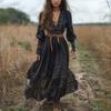 Vestido Maxi Negro Multicapa con Ribete Dorado y Cinturón de Lazo