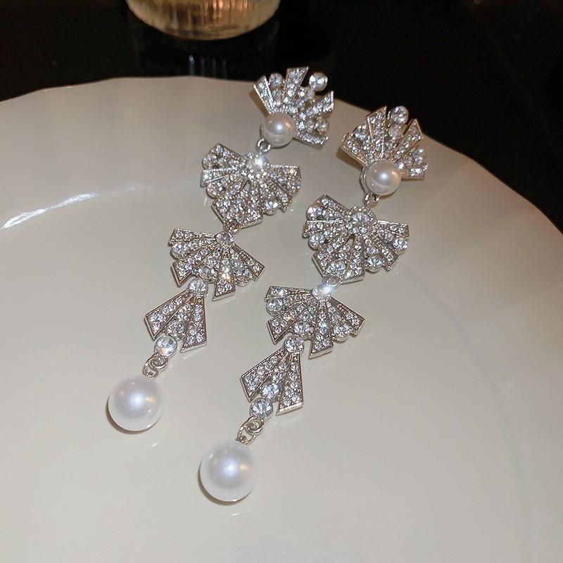 Silver Needle Super Flash Diamond Leaf Fringed Stud Earrings Temperament Earrings Women's Niche Design Earrings Light Luxury High Sense