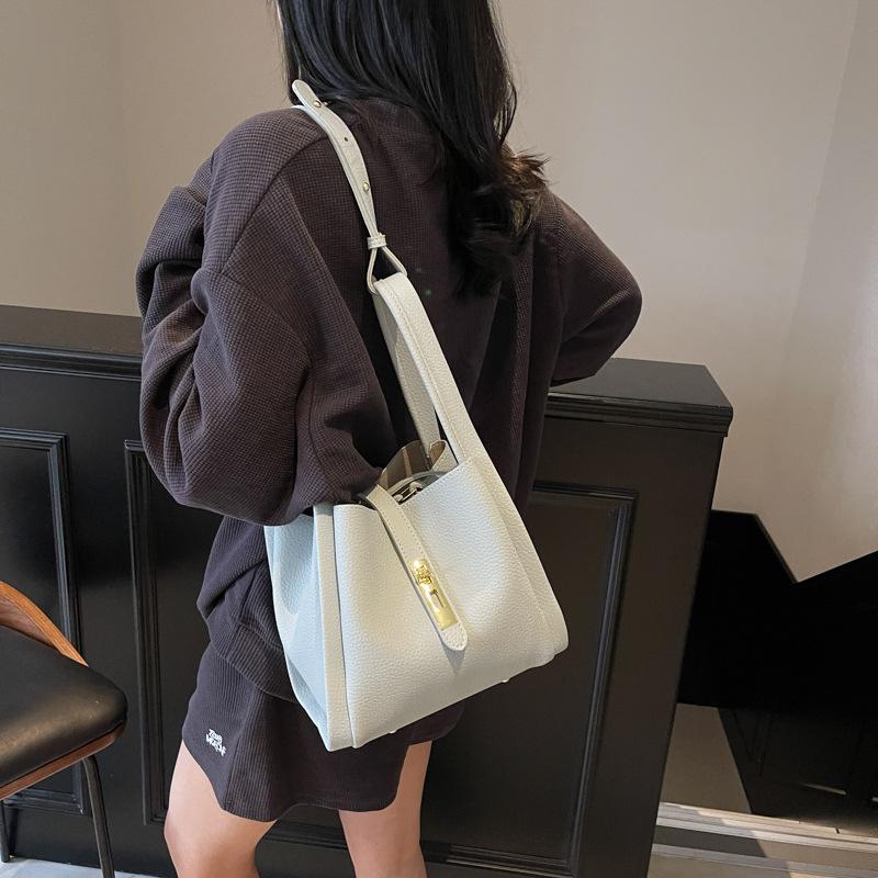 Popular Small Bag Women's Spring and Summer New Retro Shoulder Messenger Bag Textured Portable Bucket Bag