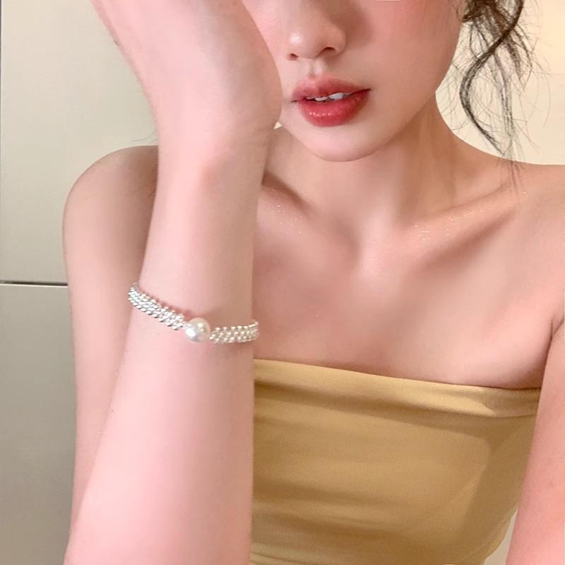 Silver Beaded Pearl Bracelet - Women's Light Luxury Fashion, Autumn & Winter Versatile Hand Jewelry.