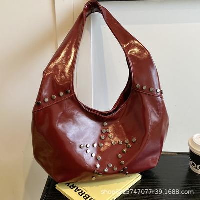 Niche Commuter Women's Bag 2025 New Fashion Shoulder Bag Rivet Underarm Bag Large Capacity European and American Bucket Bag