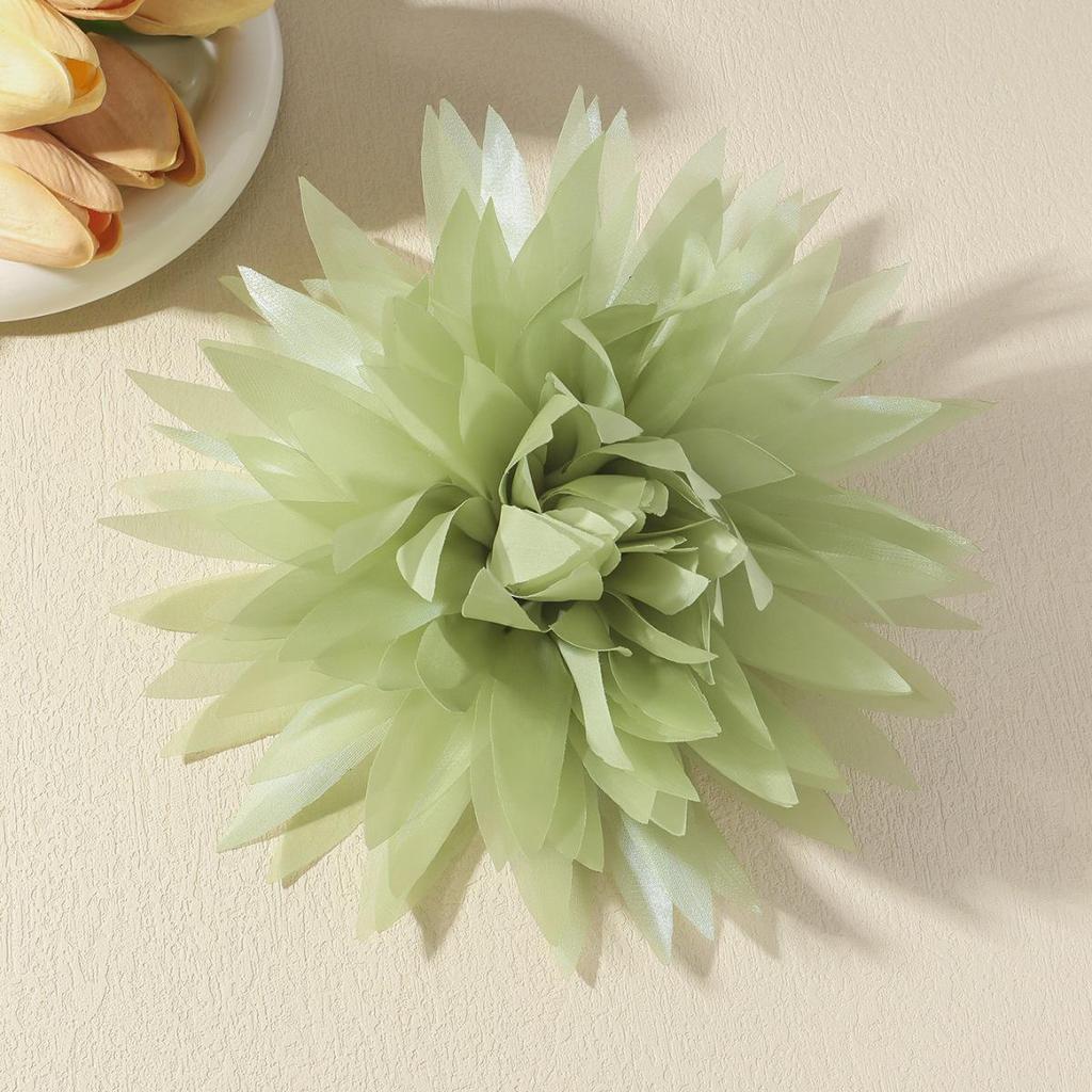 Exquisite European & American Mesh Flower Brooch: Chic, Luxurious Corsage Pin with Bold Style for Women