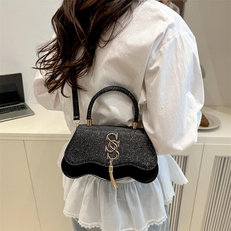 Trend Retro Design Sense Spring New Fashion Popular Shoulder Messenger Bag Texture Portable Small Square Bag Women
