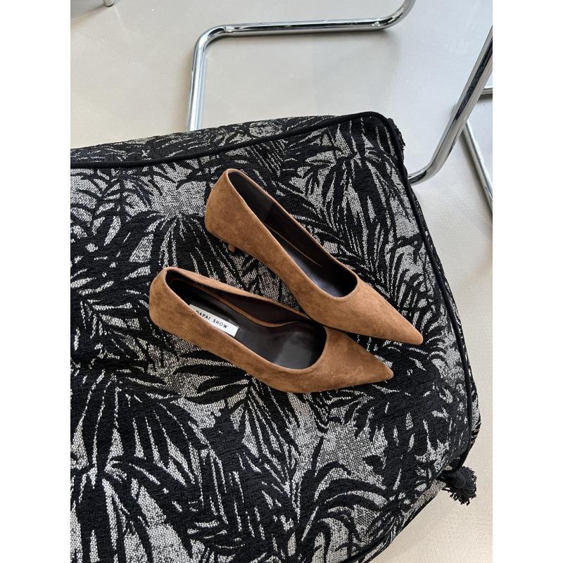 

Черные замшевые туфли-лодочки на тонком каблуке, женская обувь 2025 новая весна, осень и зима, темпераментные французские остроносые туфли на низком каблуке с открытым верхом 39 коричневый