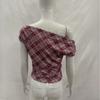 Red and white checkered slanted shoulder short retro spicy girl style one line off shoulder slim fit T-shirt