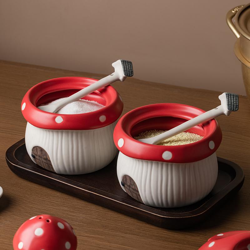 Ceramic Red Mushroom Seasoning Jar Set Kitchen Ceramic Salt Sugar Jar Soy Sauce Vinegar Bottle Home Ceramic Spice Box with Spoon