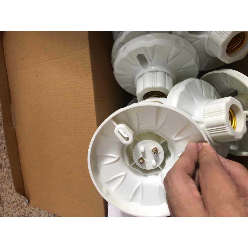 1PC Ceiling Lamp Holder Thickened Plastic E27 Lamp Holder Screw Lamp Port Plastic Compression-resistant Flat Lamp Holder Project