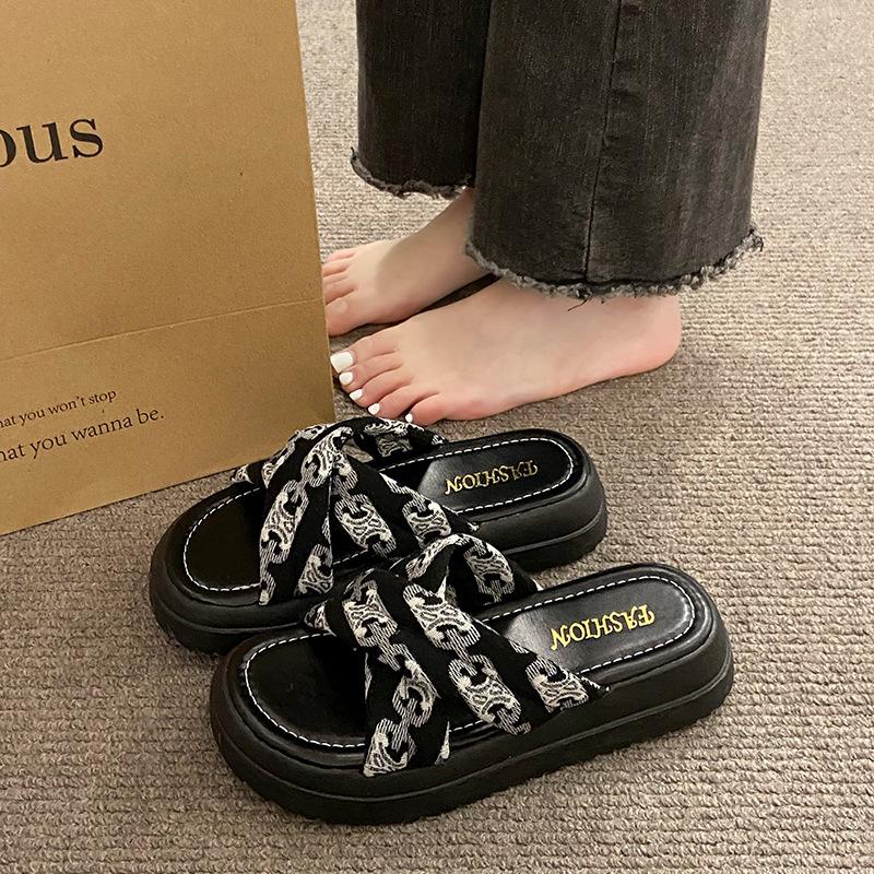 

Female summer thick-bottomed cool slippers, fairy wearing red wind half-towed beach slippers for vacation 40 чёрный