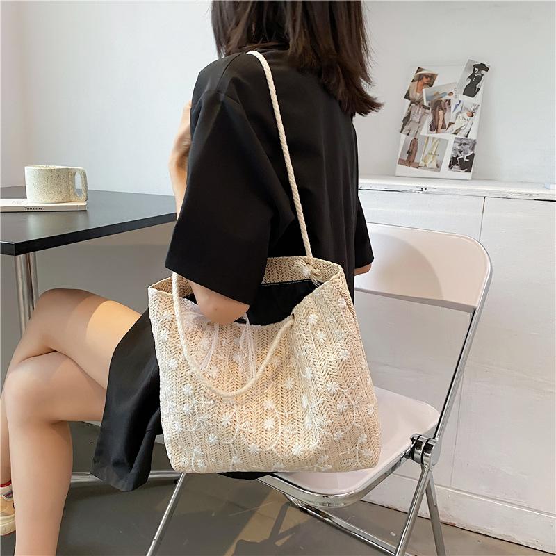 Summer New Korean Version Lace Straw Woven Large-capacity Tote Bag Portable Shoulder Shopping Bag Perfect for Everyday Use, Travel & Beach Outings