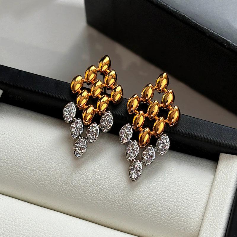 

European and American light luxury heavy industry rhombus diamond-set geometric short fringed stud earrings elegant temperament high-end earrings