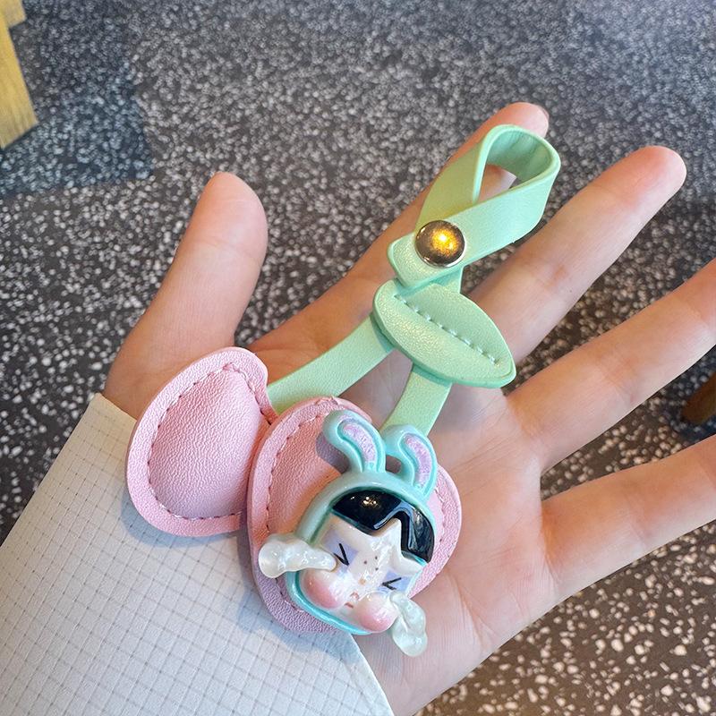 

1 шт. Подвеска в виде плачущего младенца с вишенкой, креативная женская, для школьной сумки, любовь, кожаный брелок для сумки, аксессуары, винтажный, универсальный брелок для сумки