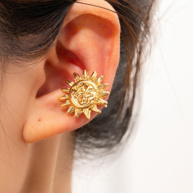 Gold earrings, new alloy jewelry, niche light luxury starfish earrings, women's earbone clips.