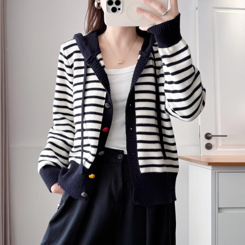 Großformat Damen Gestreifter Herzknopf Kapuzen Strick Cardigan Pullover Mantel