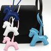 Neue Mode-Taschenaccessoires Pferde-Schlüsselanhänger Mit Schnüren Seil Rundherum PU-Leder Kleine Pferdeverzierung Für Damen-Geschenk