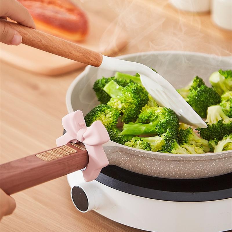1-4Pcs Silicone Bow Spatula Holder Anti-Scalding Silicone Utensil Holder Bow Shaped Adjustable Spoon Pot Holders Kitchen Gadgets