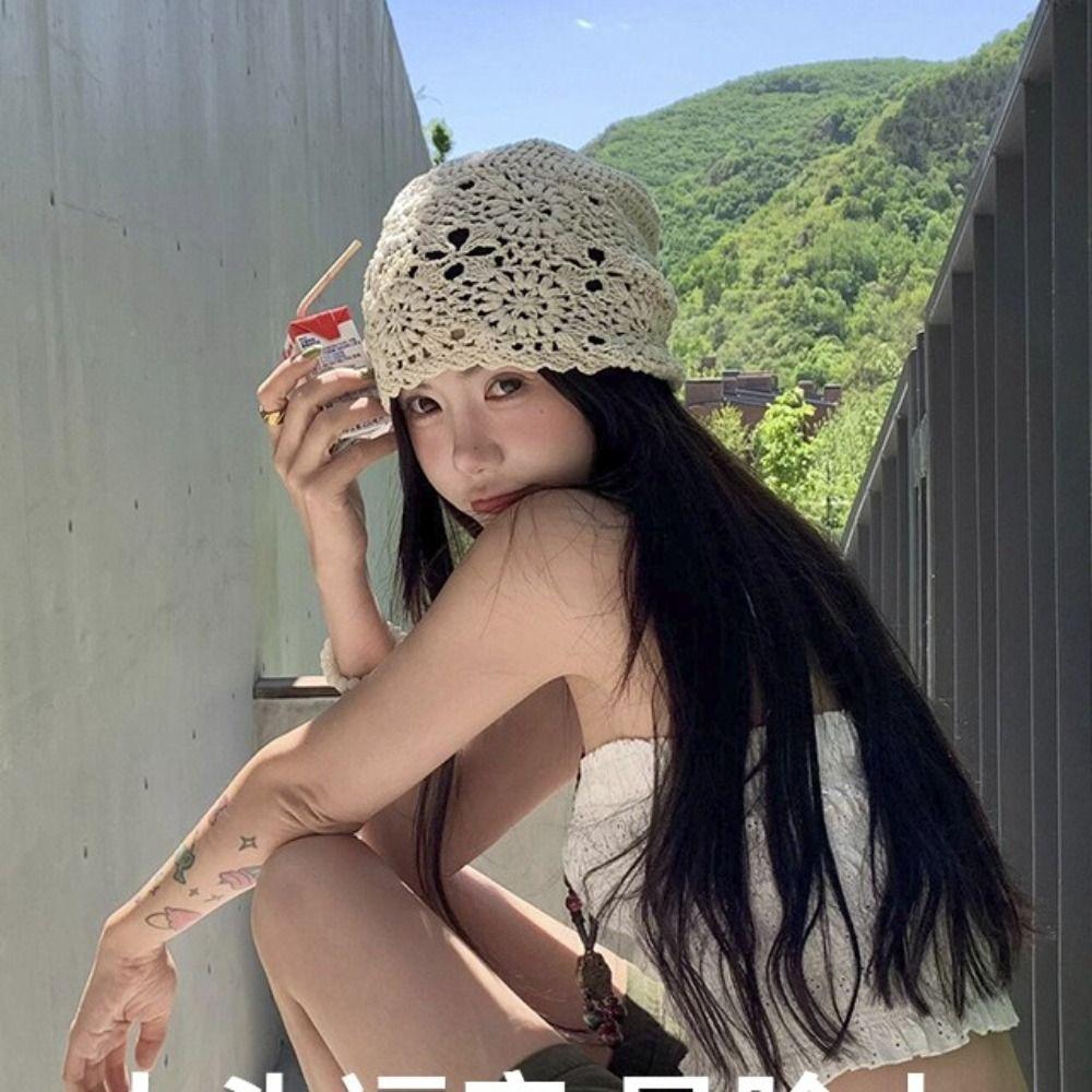 

Flowers Knitted Hat Hollowed Out Sun Visor Breathable Skullies Hat Women рожевий