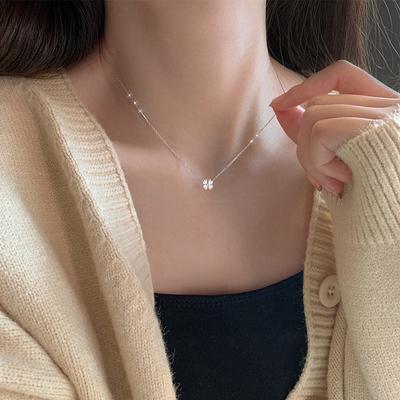 Collana in argento sterling S925 con foglia di erba portafortuna, collana leggera di lusso alla moda, personalità scintillante, elemento trifoglio con diamanti, per le donne