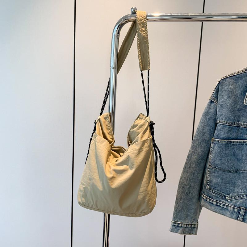 Trendy Large Capacity Canvas Tote Bag For Women With Stylish Street Fashion Design