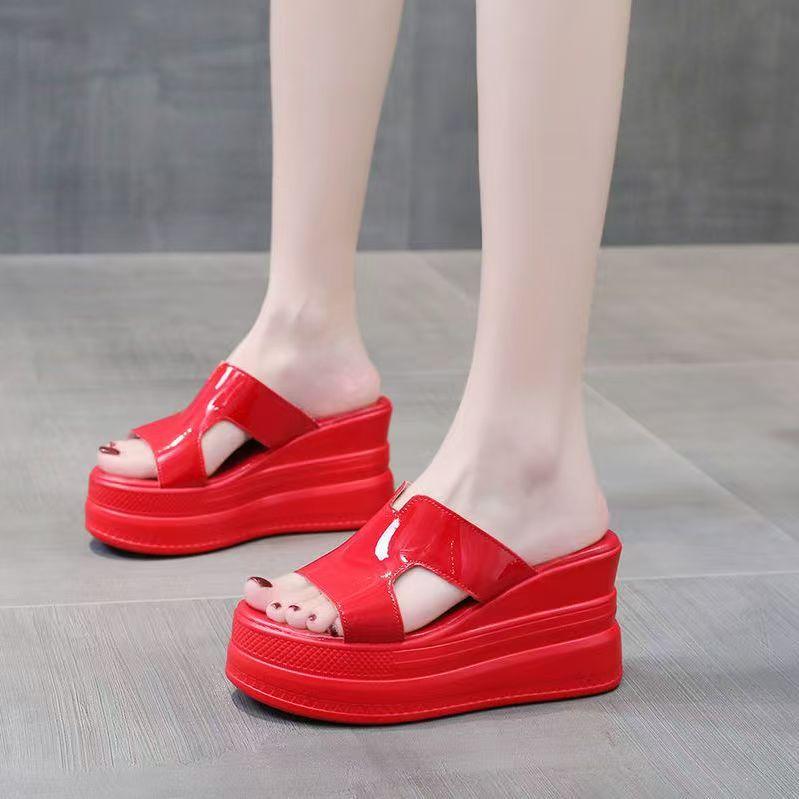 

Тапочки на каблуке с уклоном, женские, на открытом воздухе, 2025, новые летние модные яркие бриллиантовые универсальные тапочки с толстой подошвой, женская обувь 37