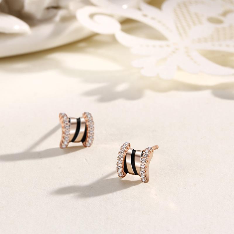 

Маленькие серьги-пусеты на талию Женские Корейская версия Универсальные серьги с бриллиантами Простой стиль Маленькие украшения для ушей